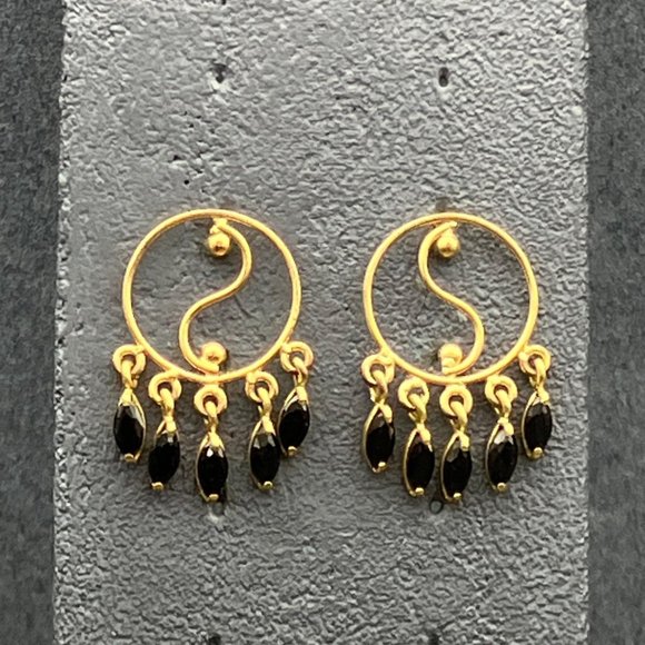 Vintage Jewelry - Dangle Pierced Earrings Yin Yang Gold Wire Faceted Black Ellipse Retro BoHo